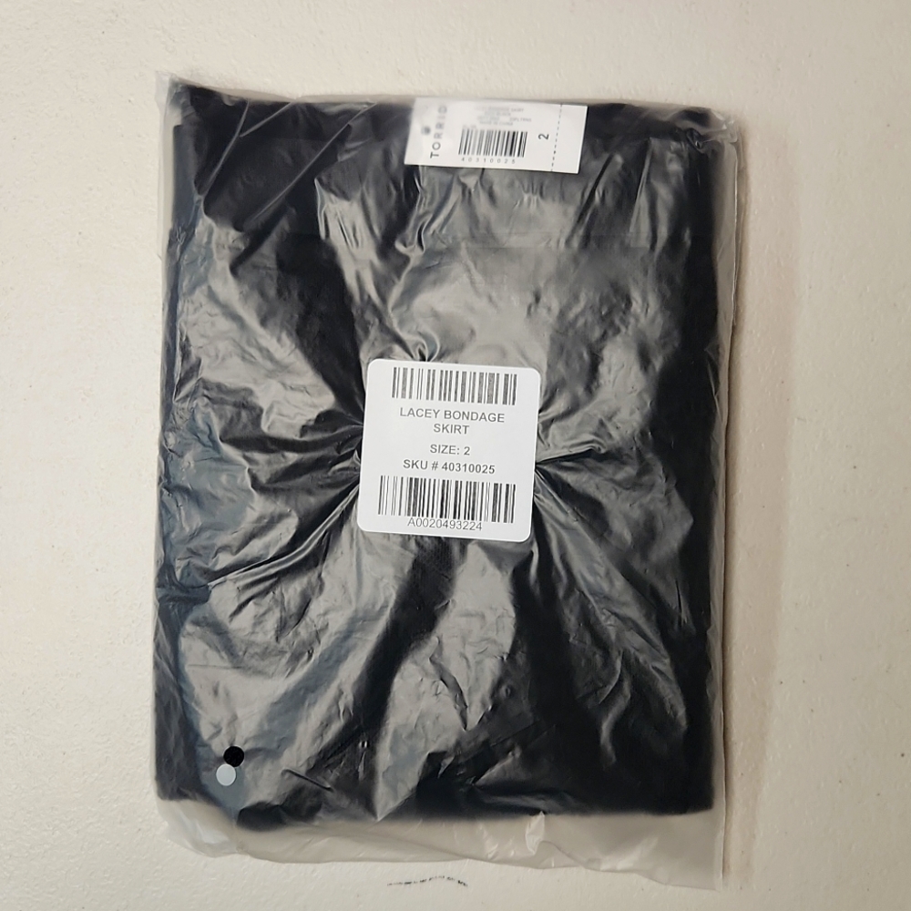 ❤️NWT VINTAGE TORRID LINGERIE - LACEY BONDAGE SKIRT - STRAPPY CUT OUTS - SIZE 2X - Picture 4 of 8